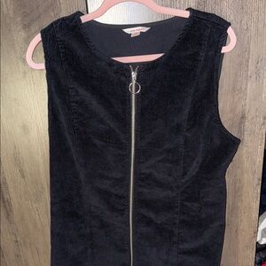 Midi corduroy black dress with adjustable at the back<3